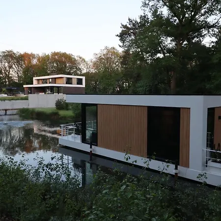 Luxe Wellness Beleving In Een Floating Tiny House *