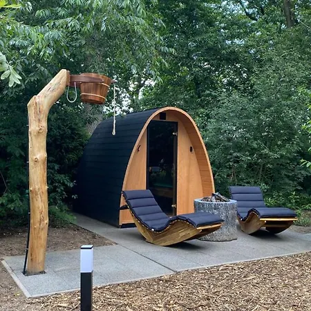 Luxe Wellness Beleving In Een Floating Tiny House Botel